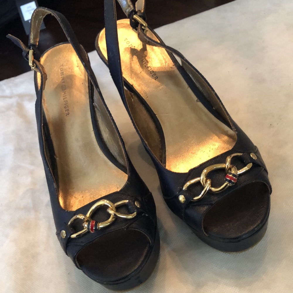⚓️ Tommy Hilfiger gold link red blue enamel detail high wedge ankle strap shoes